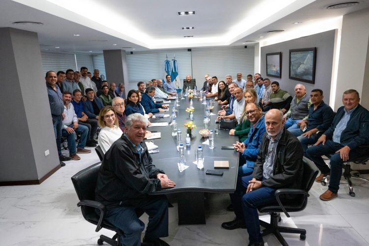 Insfrán se reunió con jefes comunales de toda la provincia