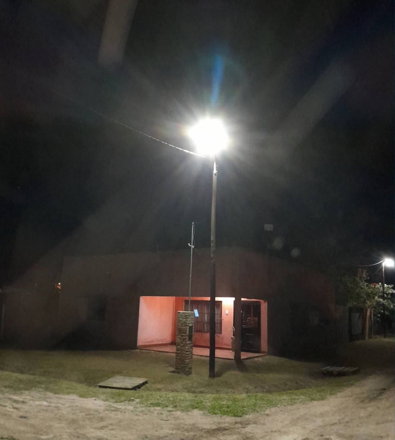 MISIÓN TACAAGLÉ: INSTALARON NUEVAS LUMINARIAS LED EN EL BARRIO ESCUELITA
