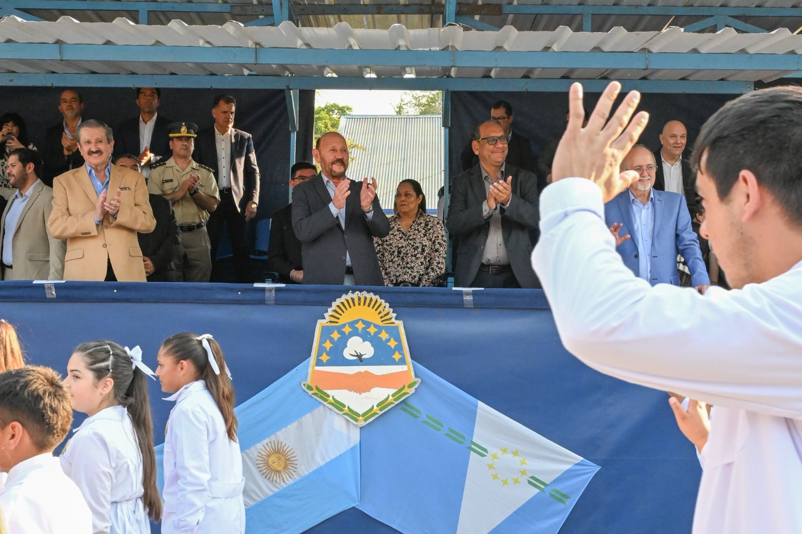 LAGUNA NAINECK CELEBRÓ SU CENTENARIO CON UN EMOTIVO Y COLORIDO DESFILE