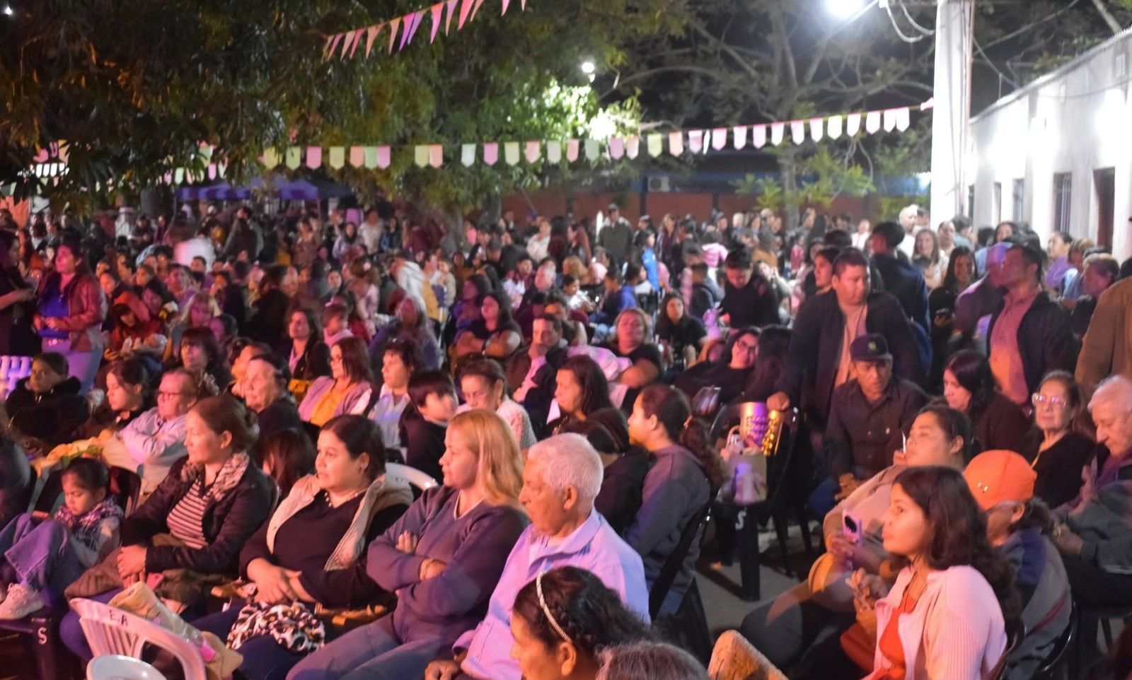 EL ESPINILLO: UNA MULTITUD PARTICIPÓ DE UNA EMOTIVA FIESTA EN HOMENAJE A LAS MADRES